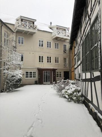 Stemningsfuld Lejlighed - 3 Minutters Gang Fra H.C. Andersens Hus Apartment Odense Exterior photo